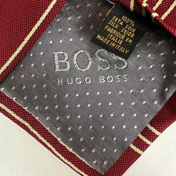 Hugo Boss Mens Necktie Tie 100 % Silk Red Striped Size 4/60” Made in Italy - Picture 4 of 5